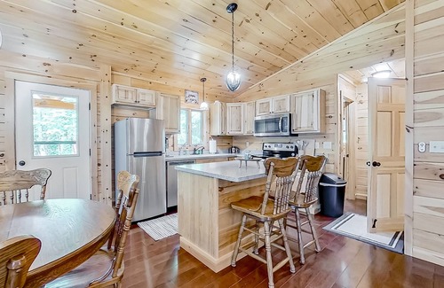 Wevertown Cottage | Secluded Haven | Guest house in Wevertown with wood stove, deck, W/D