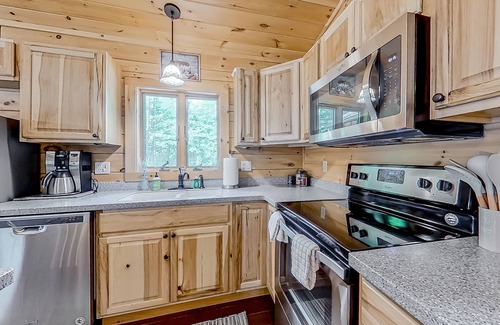 Wevertown Cottage | Secluded Haven | Guest house in Wevertown with wood stove, deck, W/D