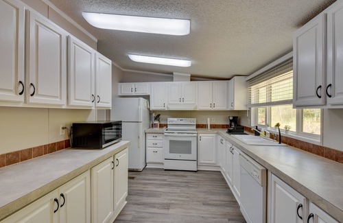 Hayesville Cabin | Secluded Hayesville Cabin Rental w/Deck & Grill!