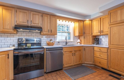 Yarmouth House | Secluded Hidden Gem With 5 Acres in Yarmouth North End