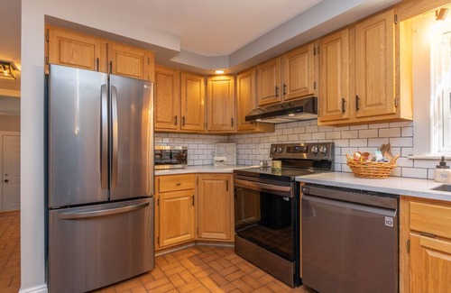 Yarmouth House | Secluded Hidden Gem With 5 Acres in Yarmouth North End