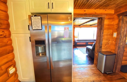 Mount Aetna Cottage | Secluded Hilltop Cottage- Rekindle the 🔥(Hot Tub)