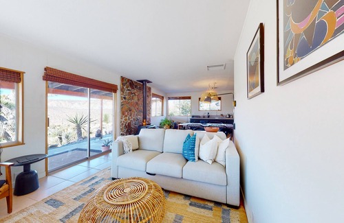 Yucca Valley House | Secluded hilltop home with hot tub, cowboy pool, & amazing views