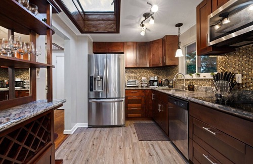 Etna House | Secluded Hilltop Hideaway~Hot Tub~Two Living Rooms