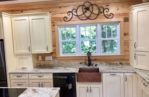 Catawba House | Secluded, historic 150 acre estate, private lake, pickle ball, 2 min to marina