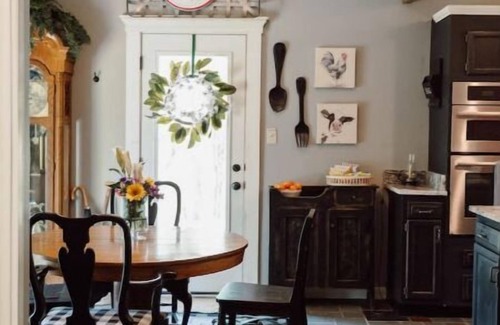 Charlestown Cabin | Secluded Historic Cabin Summer Camp Style Retreat!