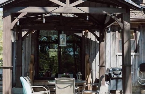 Charlestown Cabin | Secluded Historic Cabin Summer Camp Style Retreat!