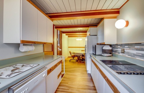 Wolf Creek Cabin | Secluded Holter Lake Vacation Rental w/Deck!