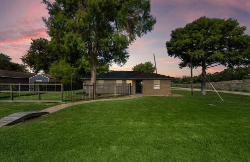 El Lago House | Secluded Home El Jardin Beach high speed internet Arcade Close to Kemah & NASA 5 STAR SUPER HOST