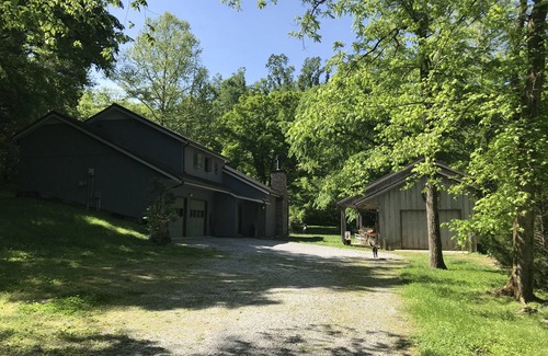 Dickel House | Secluded Home nestled in the foothills of Middle Tennessee
