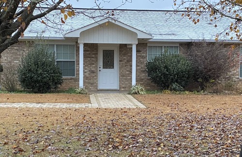 De Queen House | Secluded Home on 60acres, 20min to dwtn, space to park boat,1mi to Lake +kayaks