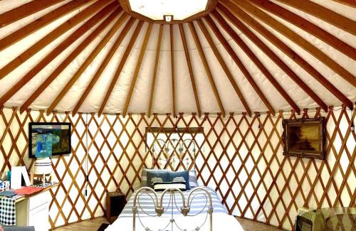 Mehoopany Ski Chalet | Secluded in the Woods Cedar Hot Tub Pet Friendly