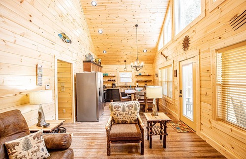 Bryson City House | Secluded in woods-1 mile from Smoky Mtn Nat'l Park & Great Smoky Mtn Railway