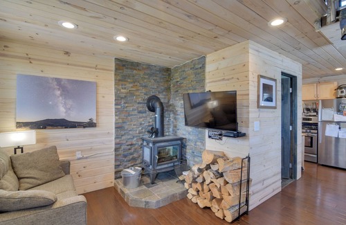 Stagetop Cabin | Secluded Jefferson Cabin w/Deck + Mountain Views!