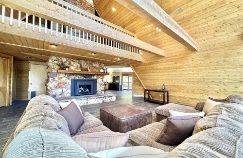 Kanab House | Secluded Kanab Family Cabin w Hot Tub and Red Rock Views