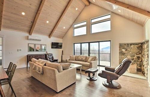 Carrabassett Valley House | Secluded Kingfield Abode with Idyllic Mtn Views