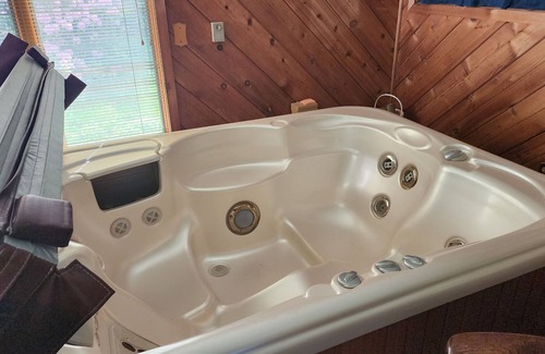 Harborcreek House | Secluded Lake Erie Retreat. Perfect for Large Family holidays!
