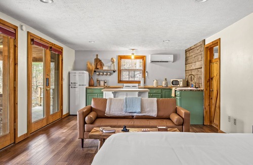 Cosby Cabin | Secluded Lake Front Lodge In Cosby - Your Ultimate Hideaway