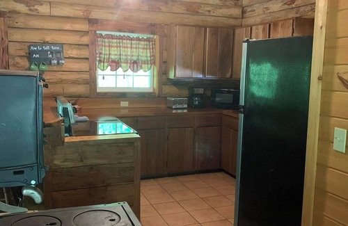 Lovingston Cabin | SECLUDED LAKE FRONT LOG CABIN