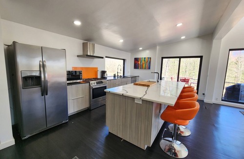 Walkerville Cabin | Secluded Lake View Hide Out