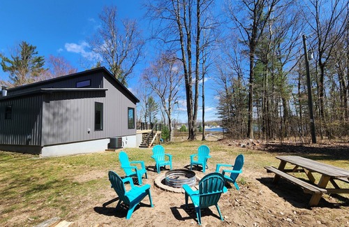 Walkerville Cabin | Secluded Lake View Hide Out