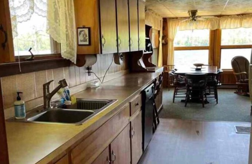 South Oxford House | Secluded Lakefront 3-bedroom house in Albany, Maine