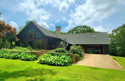 Yantis Cabin | Secluded Lakefront Cabin with Pool and Private Boat Ramp