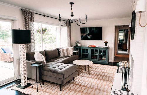 Bowling Green House | Secluded lakefront cottage on Lake Wylie in Charlotte, NC