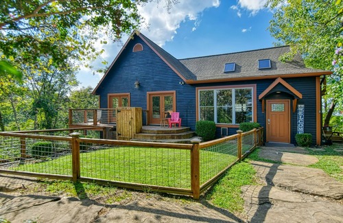 Dandridge Cabin | Secluded Lakefront Estate: Private Dock, Huge deck w/views, Kayaks, Hot Tub