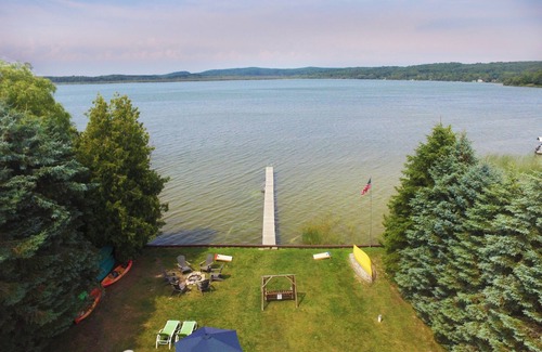 Arcadia House | Secluded Lakefront home, Hiking nearby, Wifi, TV, Paddle Boards, Fire pit, Grill