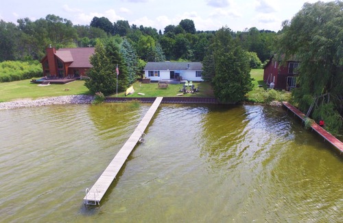 Arcadia House | Secluded Lakefront home, Hiking nearby, Wifi, TV, Paddle Boards, Fire pit, Grill