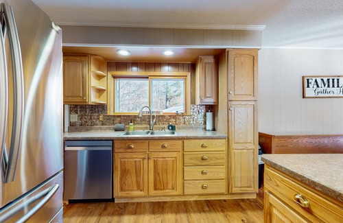 Tomahawk House | Secluded Lakefront Home w/Deck, Lake Views, Gas Grill & Private W/D - Dogs OK