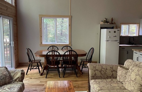 Thorne House | Secluded Lakefront Off-Grid Cottage - A perfect Getaway for the family. n