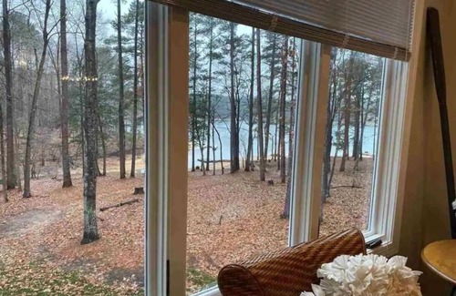 Manson House | Secluded Lakefront Retreat - Couples and Fisherman’s Paradise with Private Dock