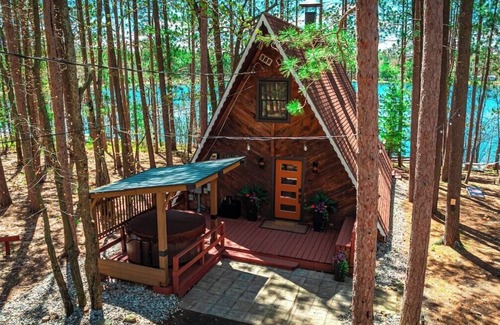 Indian River Cabin | Secluded LakeFront A-frame w/Hot Tub- Veaux Pines