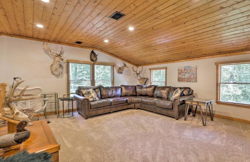 Aldie House | Secluded Leesburg Retreat with Private Hot Tub!
