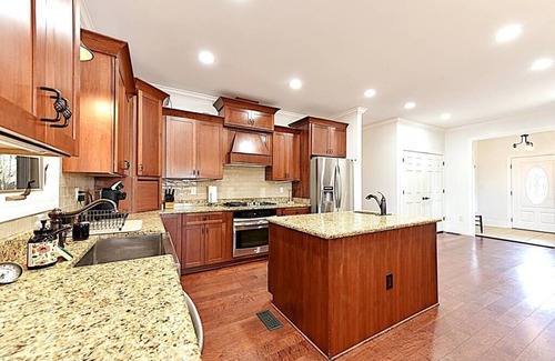 Willard House | Secluded Lodge 8acres Hot Tub, Pingpong pedalboat!