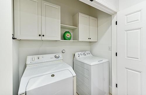 Willard House | Secluded Lodge 8acres Hot Tub, Pingpong pedalboat!