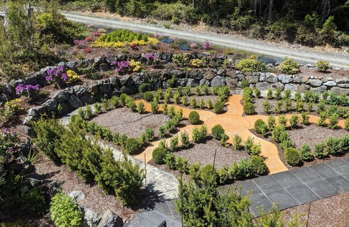 Sultan Apartment | Secluded lodge apt with hot tub in Cascade Mtn foothills Sultan Wash. Sleeps 4.