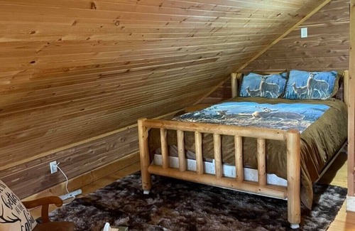 Childress Cabin | Secluded Lodge on 55 acres with stock pond in Childress, Texas. Lots of wildlife