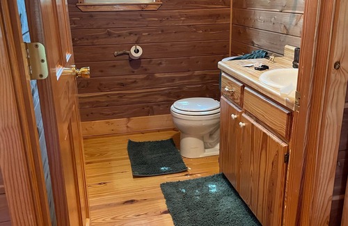 Childress Cabin | Secluded Lodge on 55 acres with stock pond in Childress, Texas. Lots of wildlife