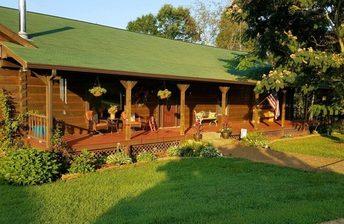 Brookport Cabin | SECLUDED, LOG CABIN, CONNECTED TO SHAWNEE NATIONAL FORREST!
