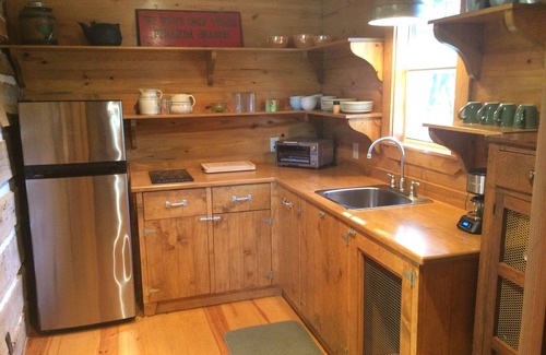 La Grange Cabin | Secluded Log Cabin for Two in La Grange TX