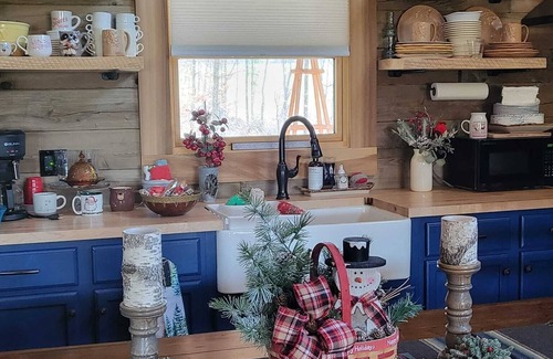 Austinville Cabin | Secluded Log Cabin in Mountains