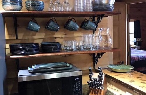 Ferguson Cabin | Secluded log cabin, view, hot tub, 1G internet, WiFi, decks, fire table