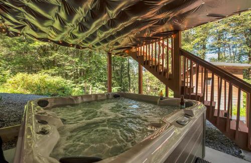 Newfoundland House | Secluded Log Cabin with Hot Tub Fire Pit Game Room