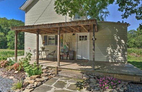 Lothian House | Secluded Lothian Farmhouse on 45 Acres with Fire Pit