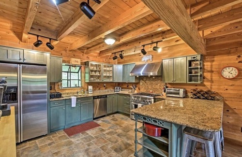 Chatsworth Cabin | Secluded Luxe Cabin with Waterfall/Creek Views 2 Decks, and Hiking!