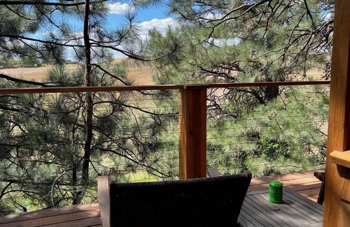 Moscow Cabin | Secluded Luxury 1-bedroom Treehouse in Moscow for a cozy getaway