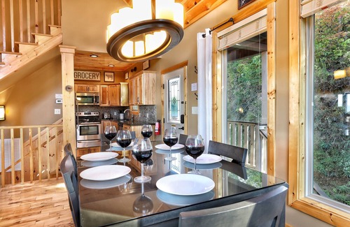 Chalet Village North Cabin | Secluded Luxury Cabin! 3 King Suites! 7 Fireplaces! Hot Tub! BREATHTAKING VIEWS!